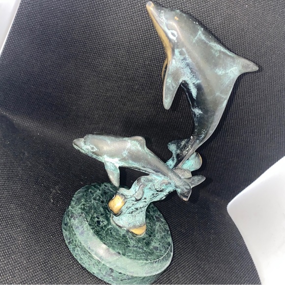 SPI DOLPHINS SCULPTURE METAL BRASS ON GREEN MARPLE VINTAGE - Picture 4 of 6